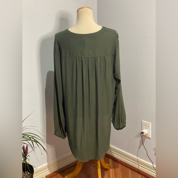 NWT Torrid size 1 green button blouse - Picture 4 of 4